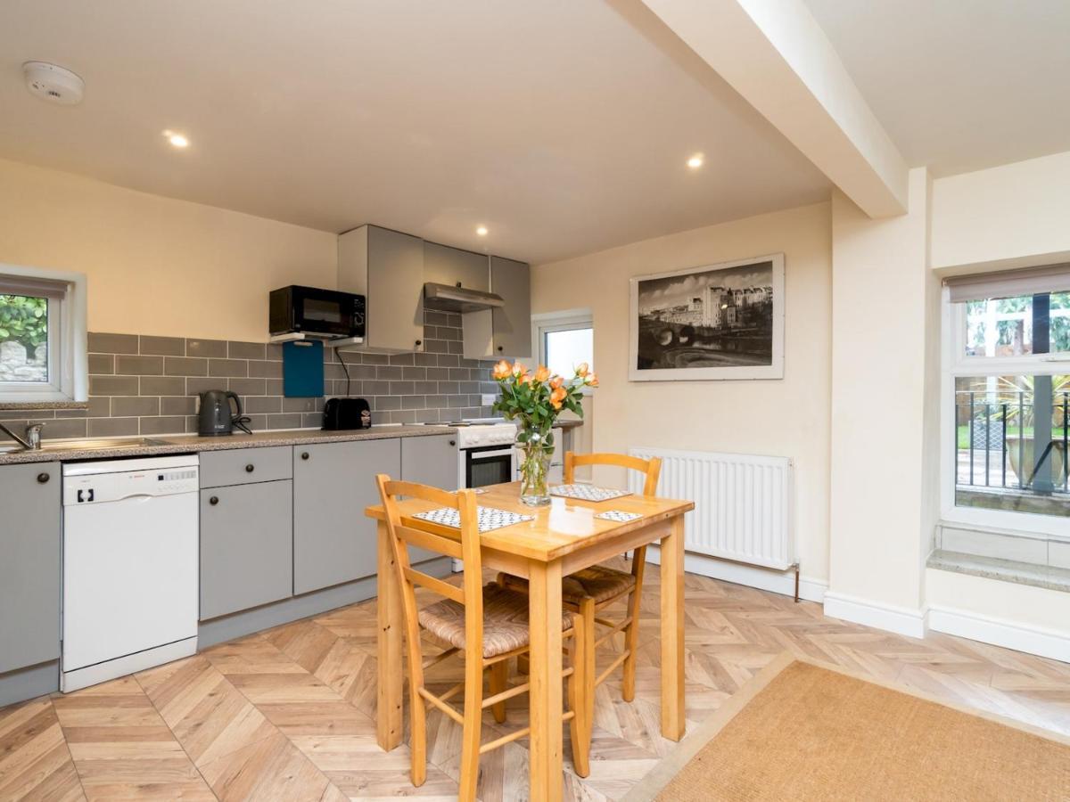 Pass The Keys Lovely 1 Bed Apartment With Free Parking Bath Bagian luar foto