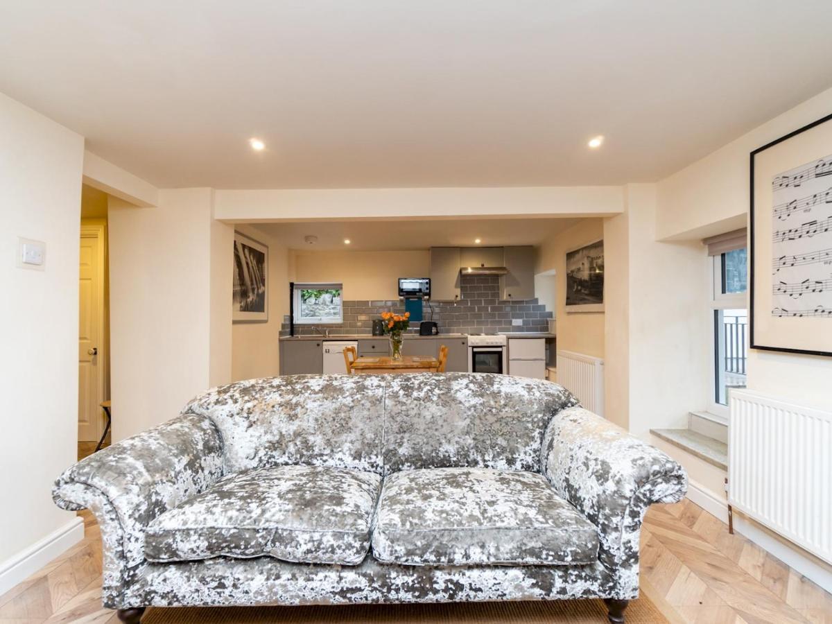 Pass The Keys Lovely 1 Bed Apartment With Free Parking Bath Bagian luar foto