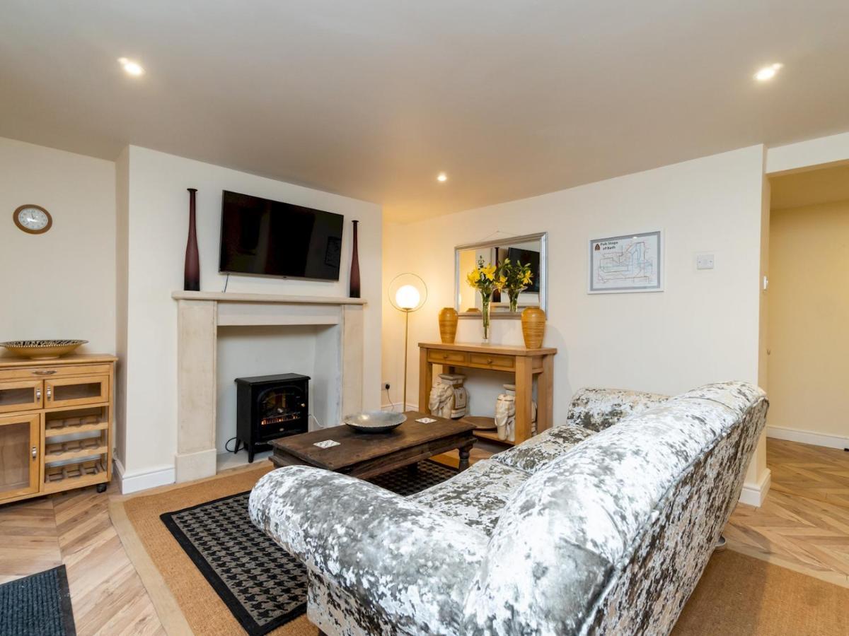 Pass The Keys Lovely 1 Bed Apartment With Free Parking Bath Bagian luar foto