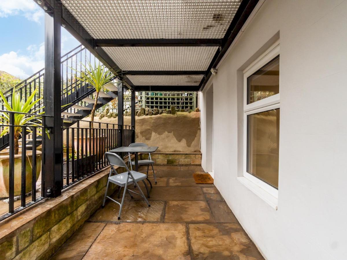 Pass The Keys Lovely 1 Bed Apartment With Free Parking Bath Bagian luar foto