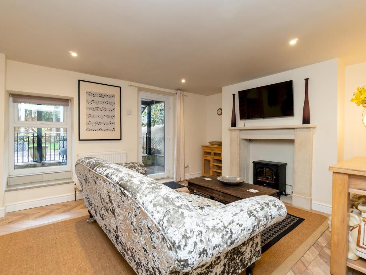 Pass The Keys Lovely 1 Bed Apartment With Free Parking Bath Bagian luar foto